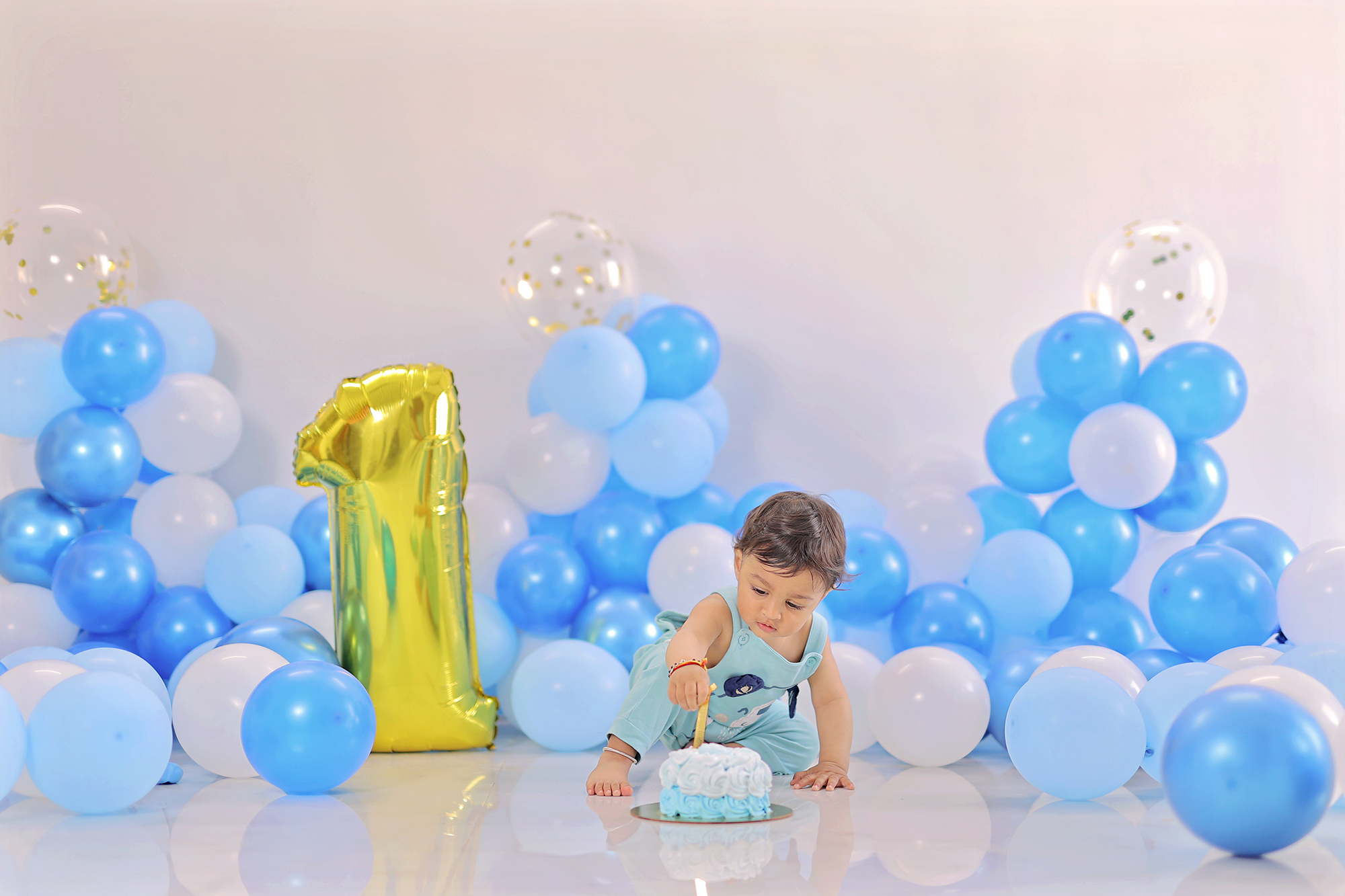 CAKE SMASH – SHIPRA NEO